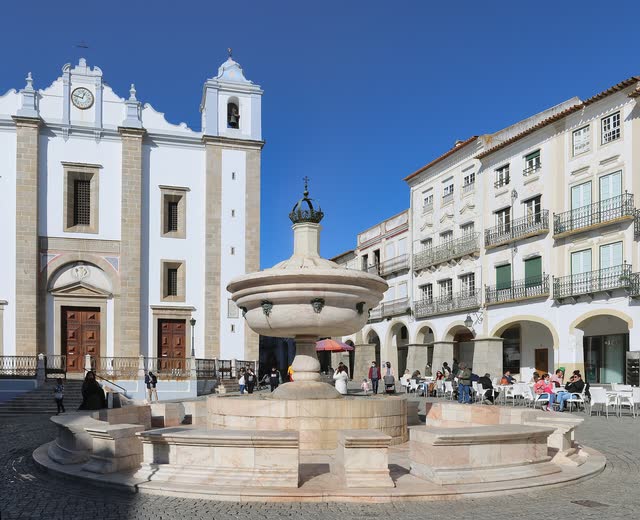 Praça do Giraldo, the main square of Évora